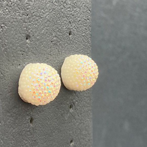 Pierced Earrings White Textured Ball Iridescent Sparkle Party Bling Glam - Picture 2 of 4
